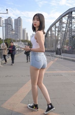 zz17【程生街拍】周末逛街的少女