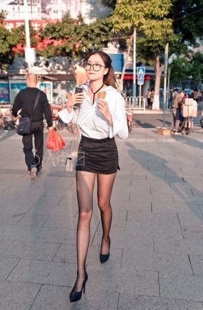 zz35丝足系列-OL极品黑丝美女婷婷的工作日常之下班