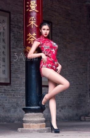 zz56 极品丝足美腿高叉旗袍古村行
