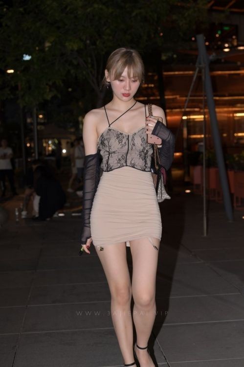 yy579[一只麋鹿专区] 肉色包臀裙美女