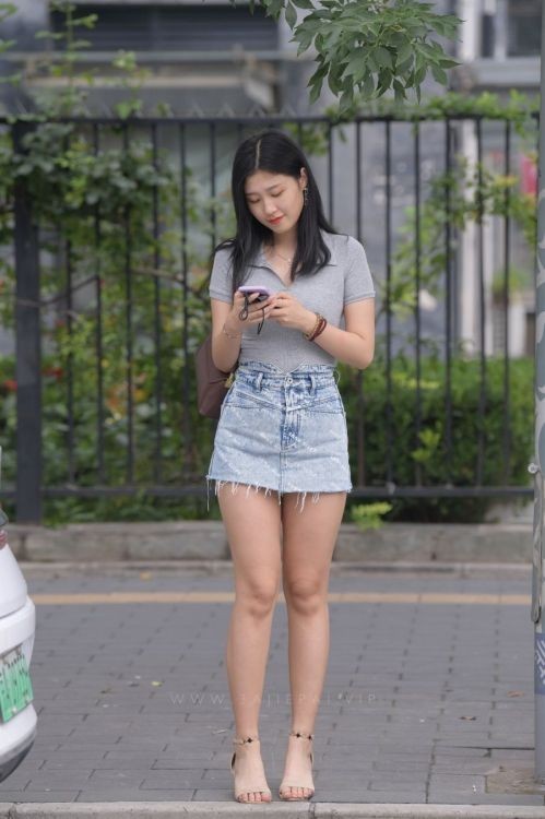 yy618[一只麋鹿专区] 牛仔短裙美女